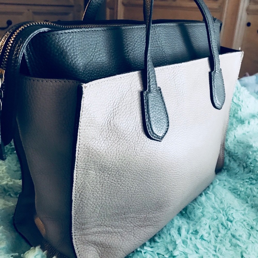 📌PRICE DROP📌Large Leather Vittoria Napoli Bag